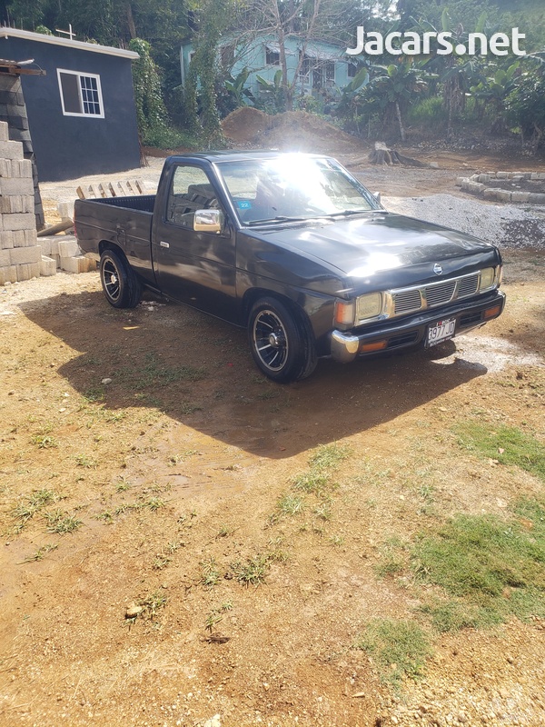 Nissan pickup-3