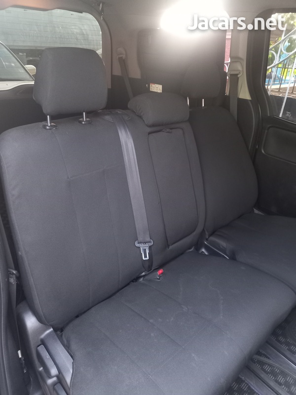 Toyota Voxy 2,0L 2014-7