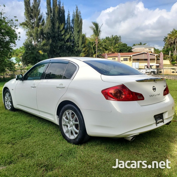 Nissan Skyline 2,5L 2013-4
