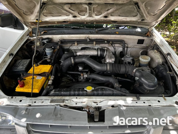 Isuzu Pick-up 2,7L 2002-6