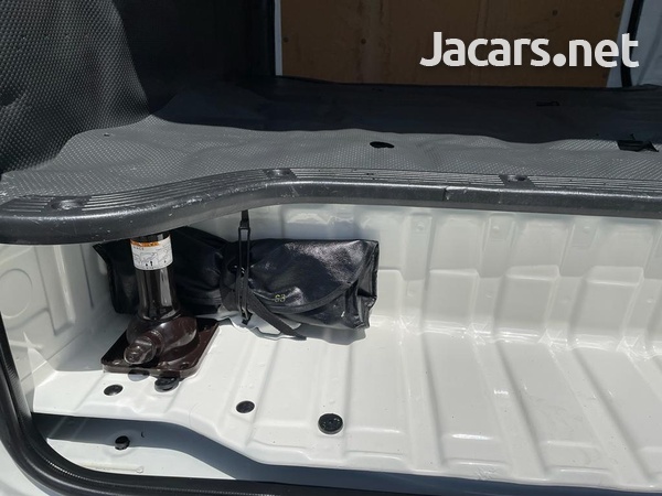 2014 Toyota Hiace-8