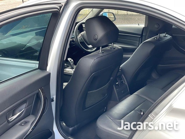 BMW 3-Series 2,0L 2013-8