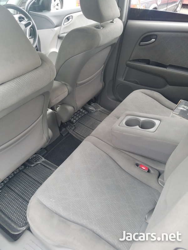 Honda Stream 1,8L 2010-7