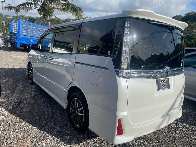 Toyota Voxy 2,0L 2016 JA$3,250,000 №2474703 in Saint