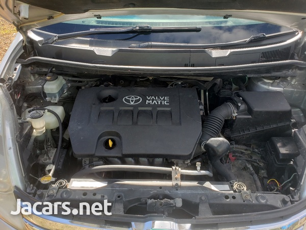 Toyota Isis 1,8L 2012-7