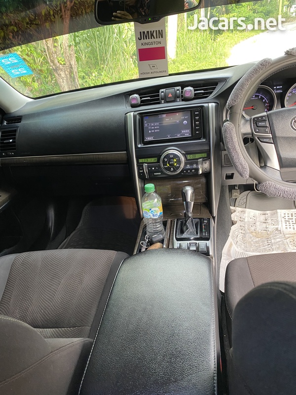 Toyota Mark X 2,5L 2015-6