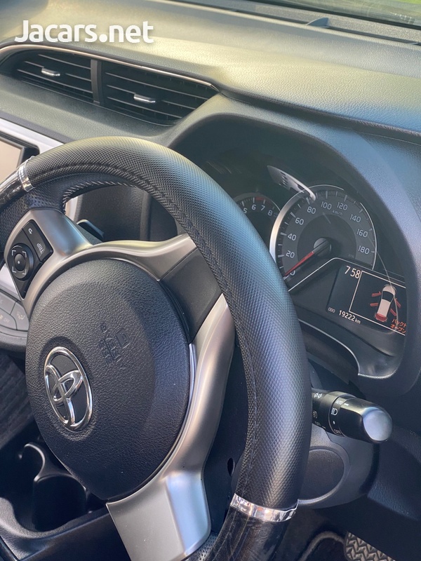 Toyota Vitz 1,5L 2014-9