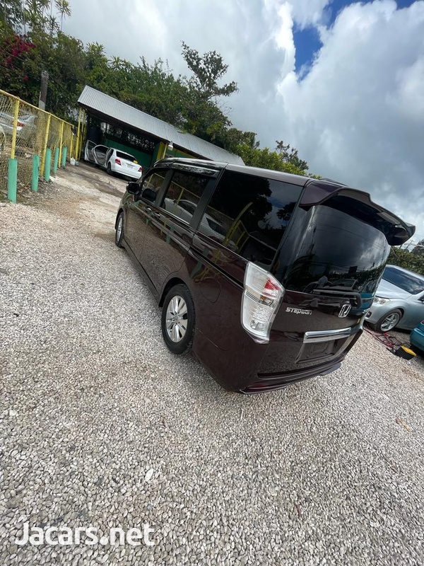 Honda Stepwgn Spada 2,0L 2010-5