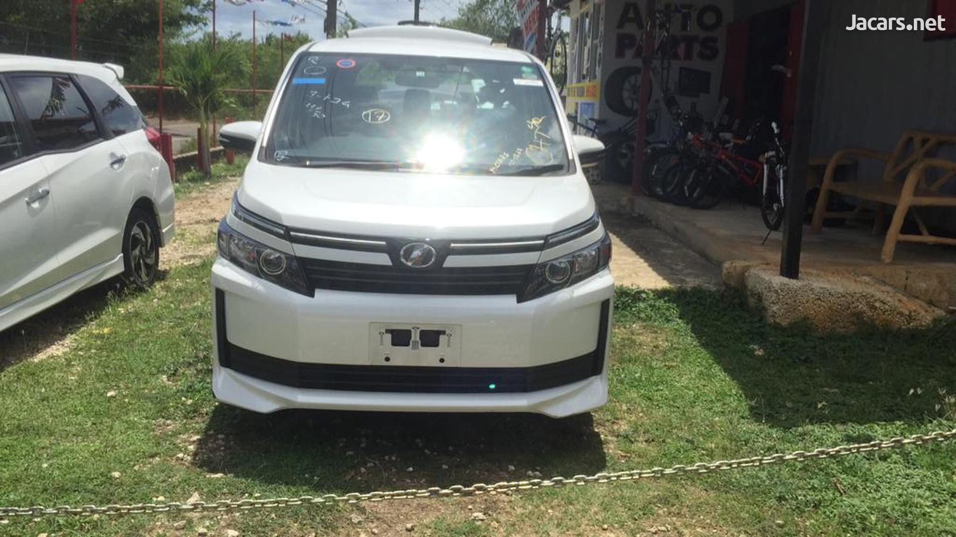Toyota Voxy 2,0L 2016-5
