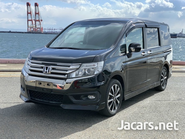 Honda Stepwgn 2,0L 2013-10