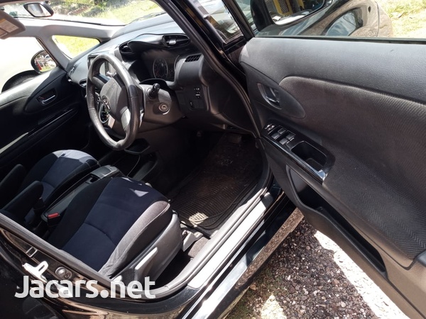 Toyota Wish 1,8L 2011-5