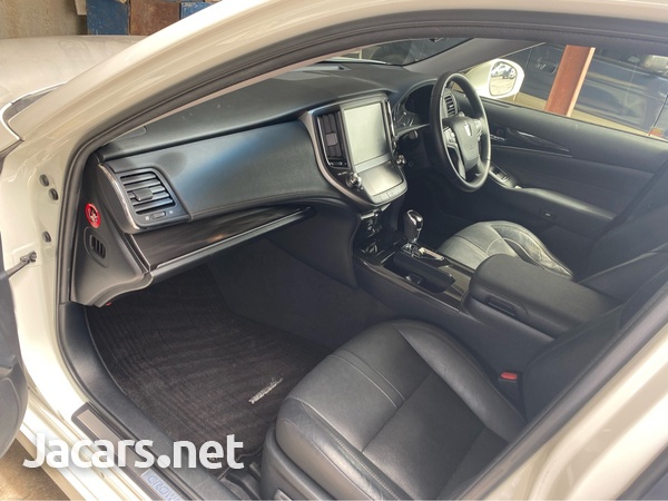 Toyota Crown 2,5L 2016-3