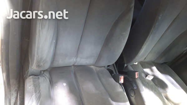 Nissan Tiida 1,0L 2012-4
