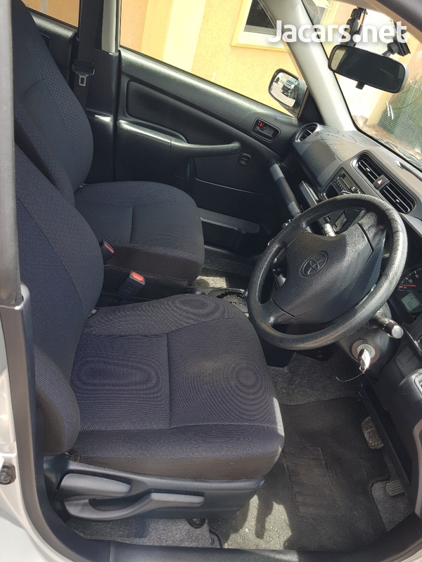 Toyota Probox 1,3L 2017-8
