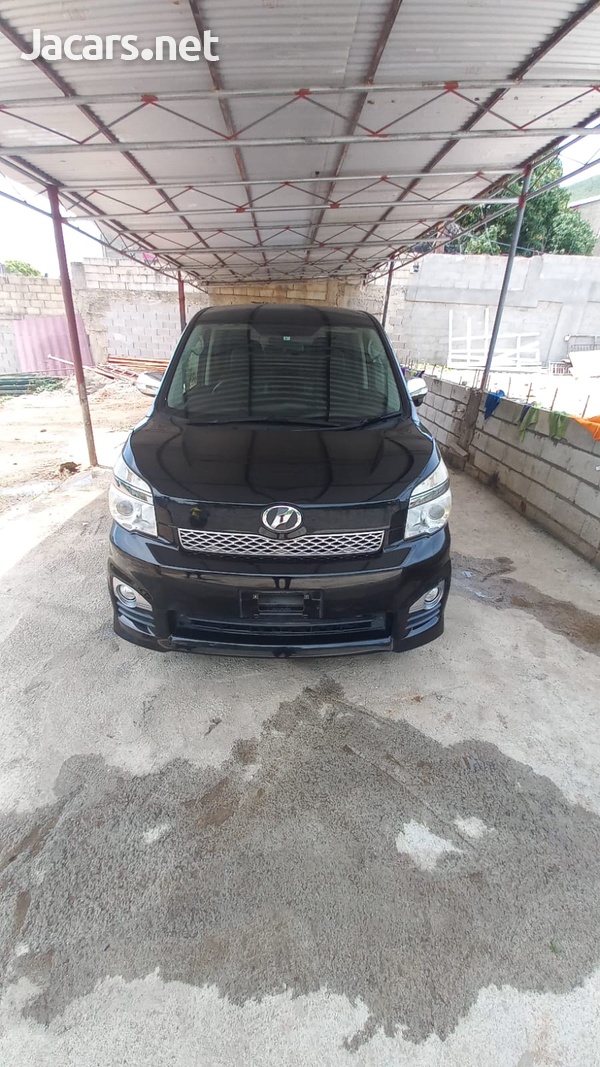 Toyota Voxy 2,0L 2013-2