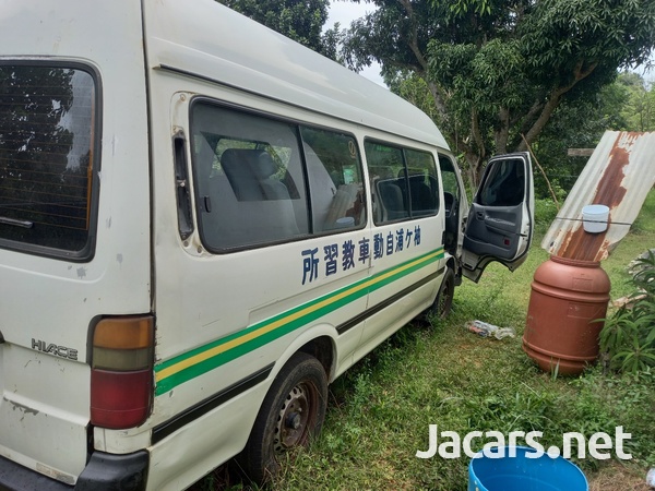 Toyota Hiace 5,0L 2004-3