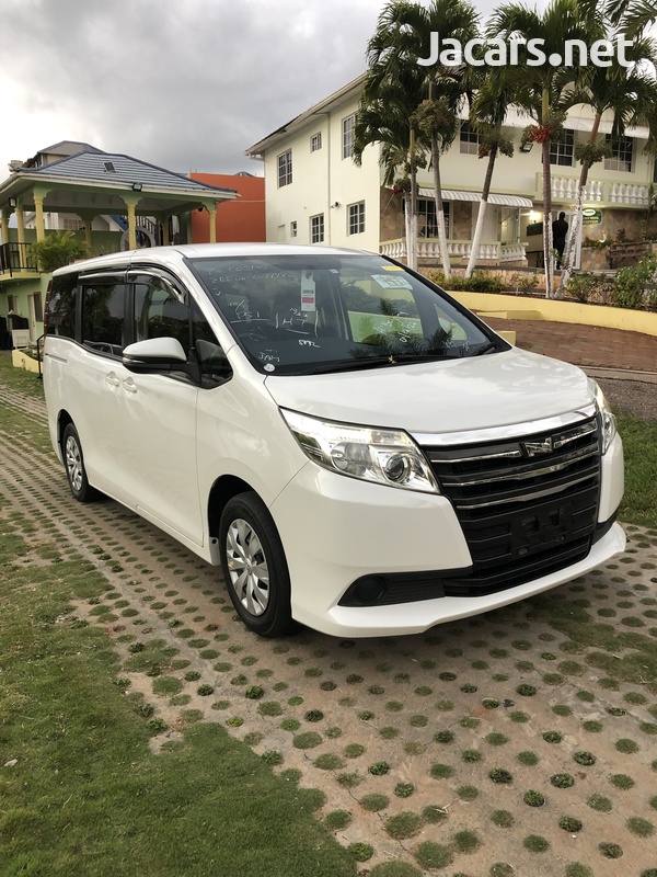 Toyota Noah 2,0L 2014-1