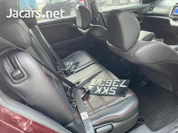 Honda Stream 2,0L 2013-8