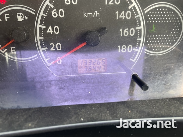 Mazda Familia 1,5L 2010-5
