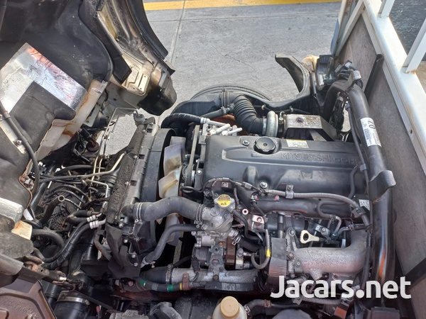 Mitsubishi Fuso Canter-14
