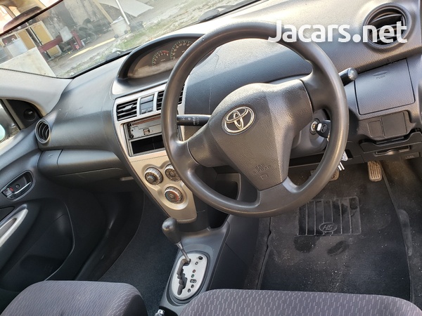 Toyota Yaris 1,5L 2011-8