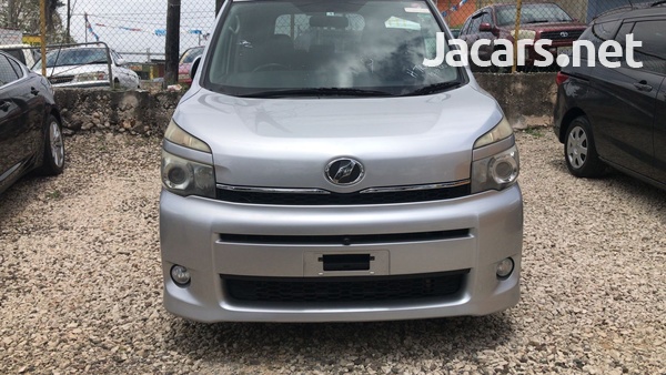 Toyota Voxy 2,0L 2013-2