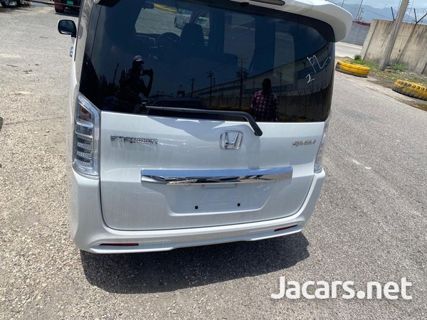Honda Stepwgn Spada 2,0L 2014-9