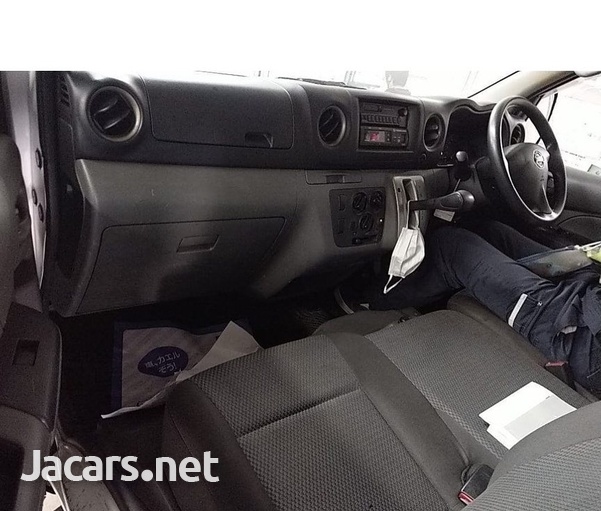 Nissan Caravan 2,0L 2015-5