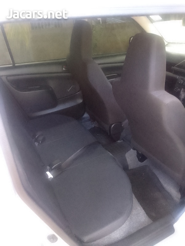 Toyota Probox 1,3L 2016-4