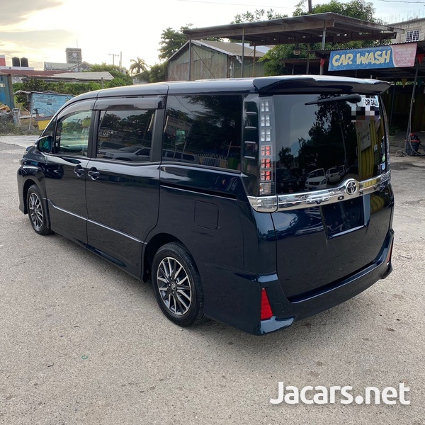Toyota Voxy 2,0L 2014-8