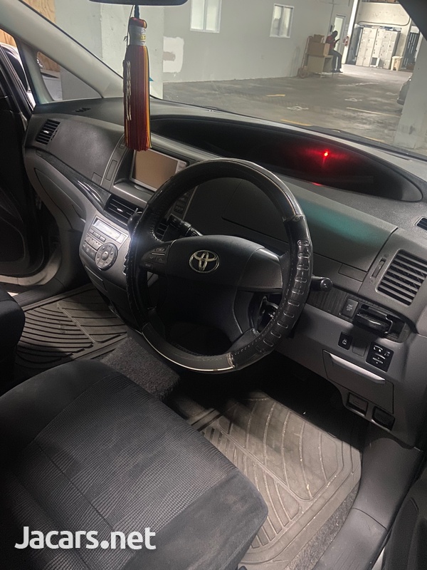 Toyota Estima 2,0L 2010-3
