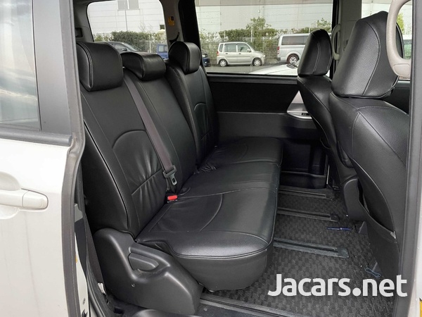 Toyota Noah 2,0L 2013-10