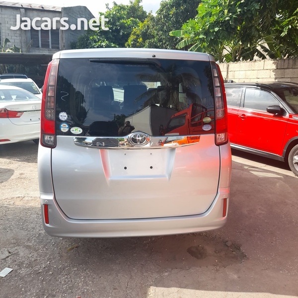 Toyota Noah 2,0L 2016-2