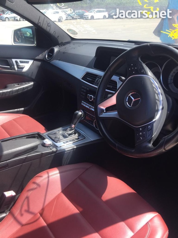 Mercedes-Benz C-Class 2,5L 2011