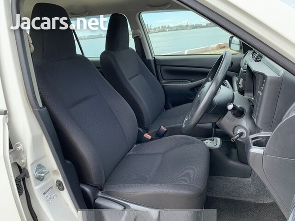 Toyota Probox 1,3L 2017-4