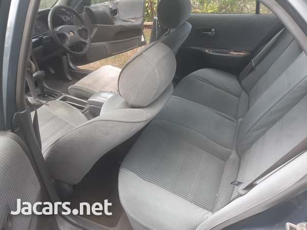 Nissan Bluebird 2,0L 1995-4