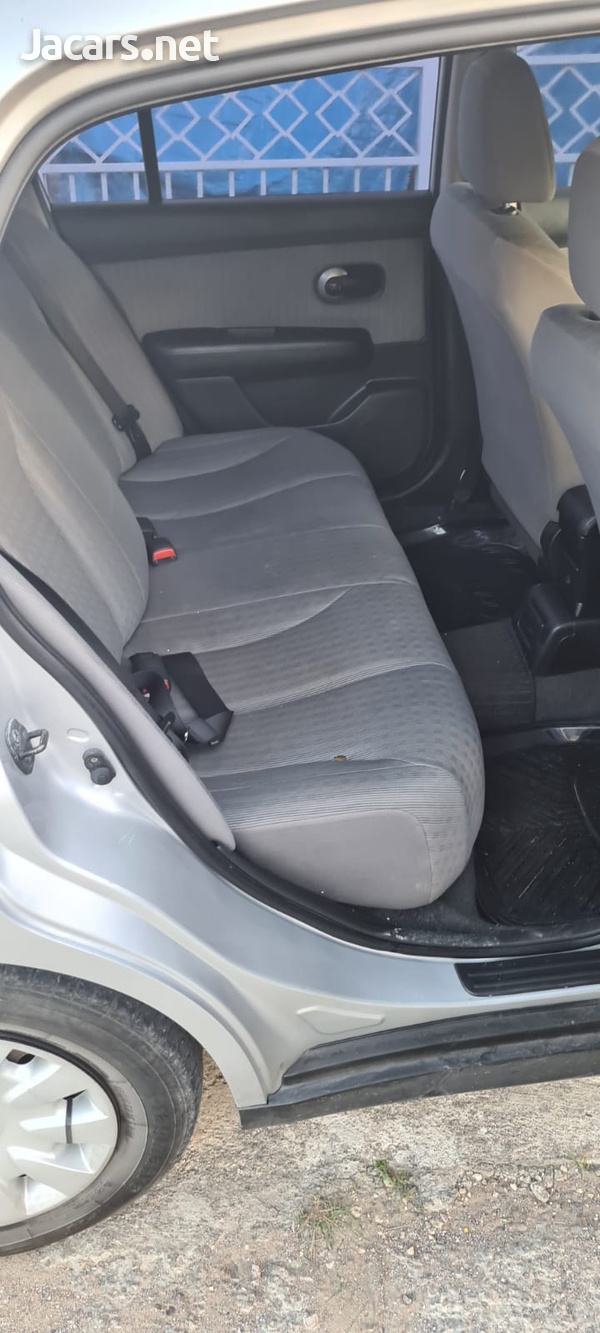 Nissan Tiida 1,5L 2010-4