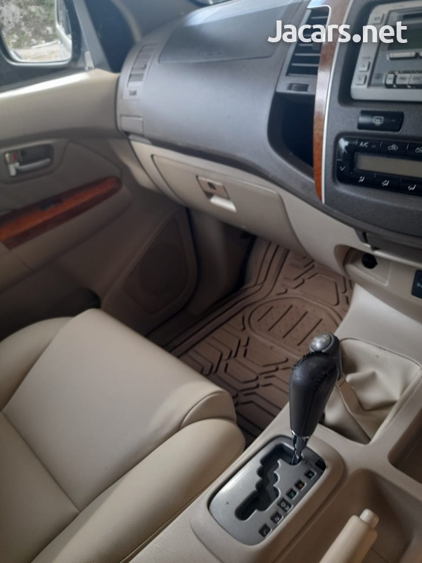 Toyota Fortuner 3,0L 2010-5