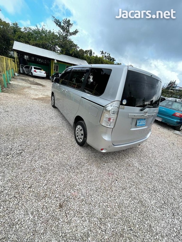 Toyota Voxy 2,0L 2013-8