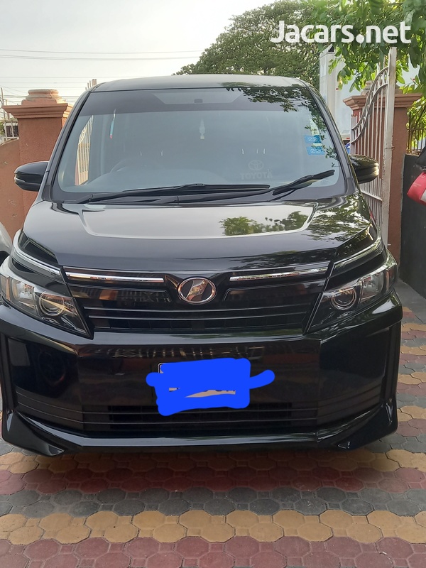 Toyota Voxy 2,0L 2014-2