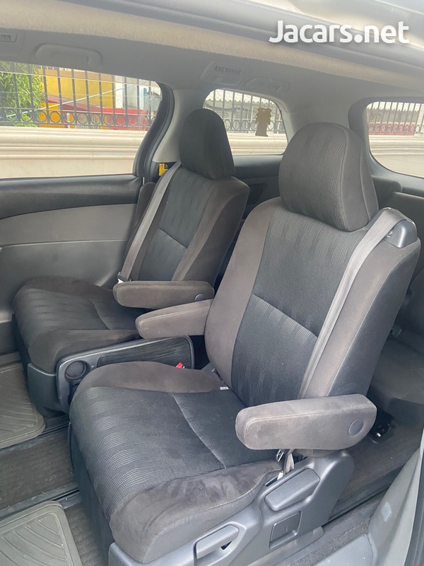 Toyota Estima 2,0L 2010-6