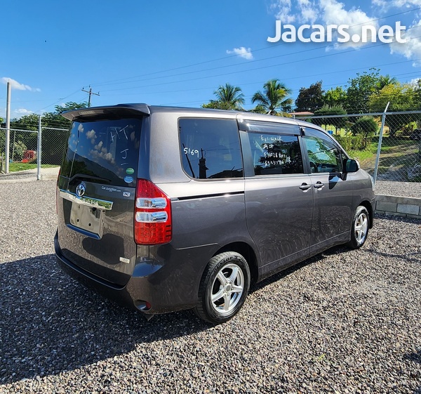 2013 Toyota Noah-3
