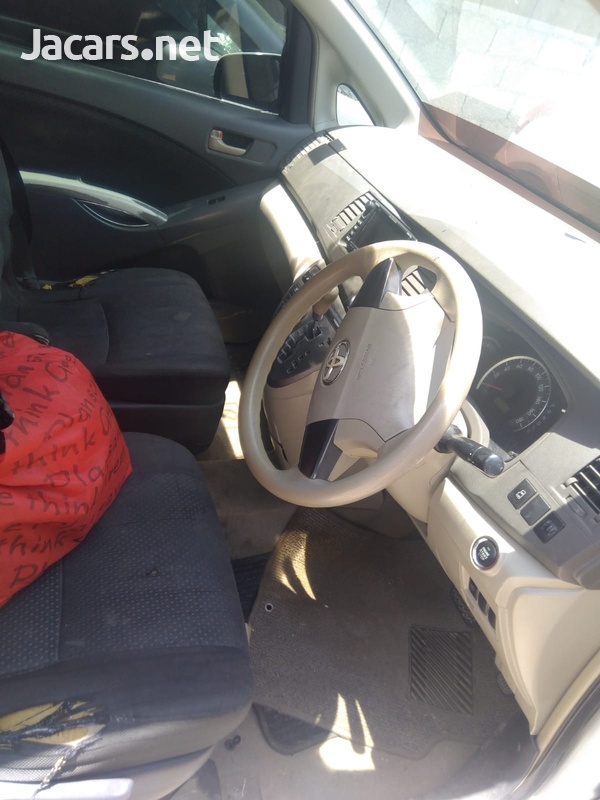 Toyota Isis 1,8L 2011-6