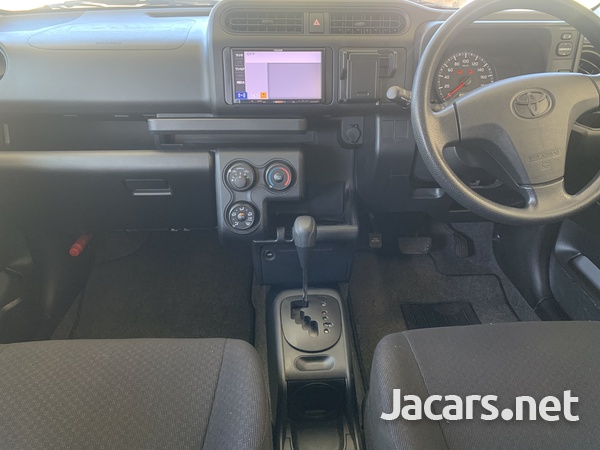 Toyota Probox 1,5L 2016-4