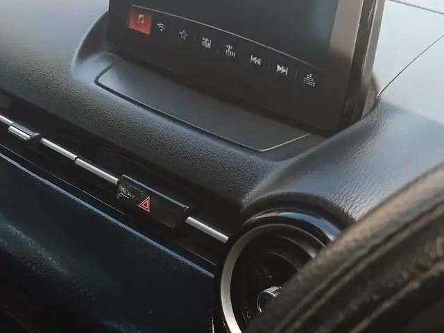 Mazda Demio 1,3L 2017, Kingston - 9
