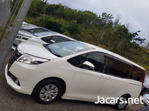 Toyota Noah 2,0L 2015-7