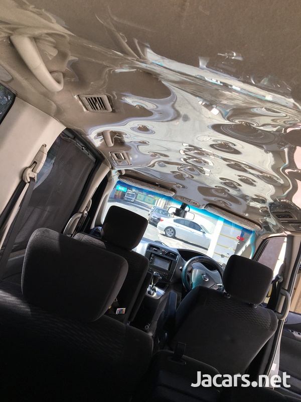 Nissan Serena 2,0L 2012-8