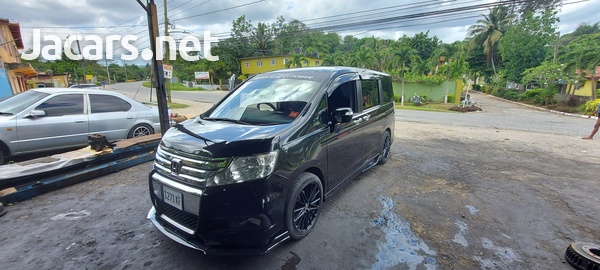 Honda Stepwgn Spada 2,0L 2011-4