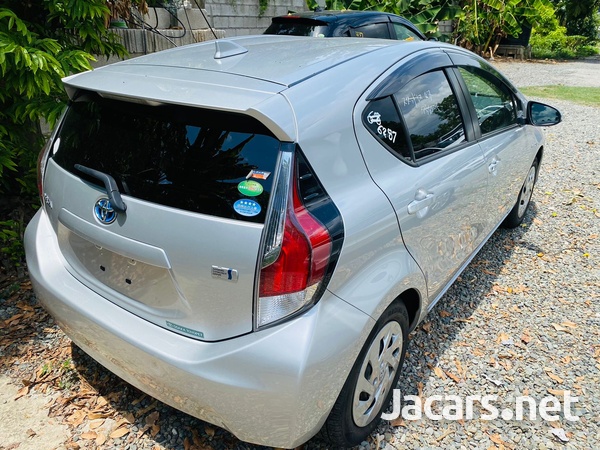 Toyota Aqua 1,5L 2017-4
