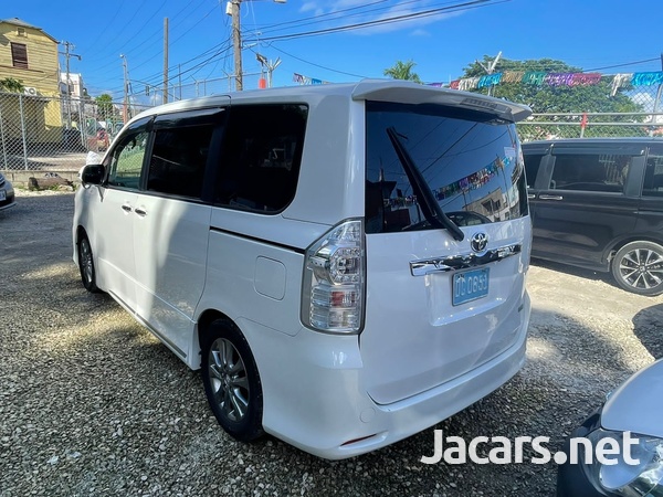 Toyota Voxy 2,0L 2013-3
